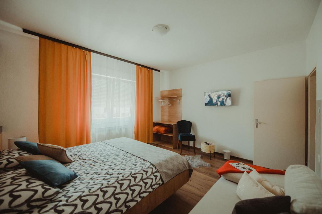 Apartman Lovric Ðakovo エクステリア 写真