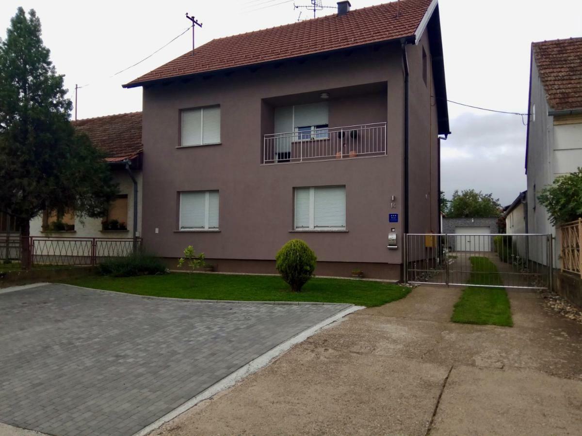 Apartman Lovric Ðakovo エクステリア 写真